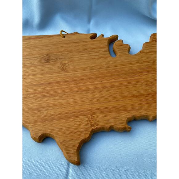 All Wood Cutting Serving Board shaped like America / USA / United States EUC - Picture 3 of 14